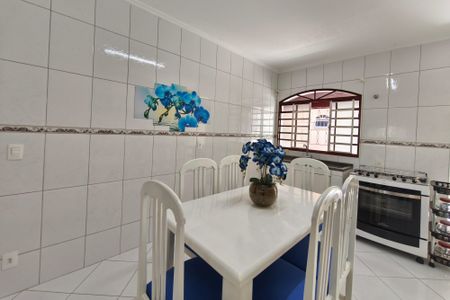 Casa à venda com 205m², 2 quartos e 4 vagas Casa à venda com 205m², 2 quartos e 4 vagasCozinha