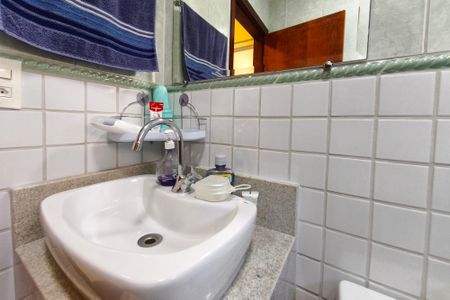 Casa à venda com 205m², 2 quartos e 4 vagas Casa à venda com 205m², 2 quartos e 4 vagasLavabo