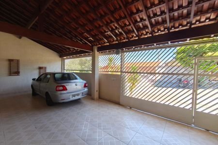 Casa à venda com 205m², 2 quartos e 4 vagas Casa à venda com 205m², 2 quartos e 4 vagasQuintal - Garagem