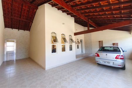 Casa à venda com 205m², 2 quartos e 4 vagas Casa à venda com 205m², 2 quartos e 4 vagasQuintal - Garagem