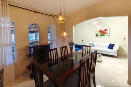 Casa à venda com 205m², 2 quartos e 4 vagas Casa à venda com 205m², 2 quartos e 4 vagasSala de Jantar