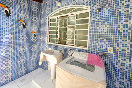 Casa à venda com 205m², 2 quartos e 4 vagas Casa à venda com 205m², 2 quartos e 4 vagasÁrea de Serviço