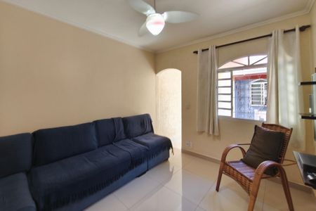 Casa à venda com 205m², 2 quartos e 4 vagas Casa à venda com 205m², 2 quartos e 4 vagasSala de TV