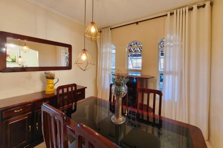 Casa à venda com 205m², 2 quartos e 4 vagas Casa à venda com 205m², 2 quartos e 4 vagasSala de Jantar