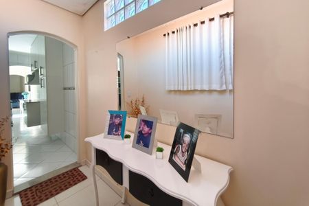 Casa à venda com 205m², 2 quartos e 4 vagas Casa à venda com 205m², 2 quartos e 4 vagasCorredor - Quartos