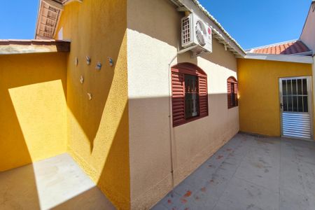 Casa à venda com 205m², 2 quartos e 4 vagas Casa à venda com 205m², 2 quartos e 4 vagasQuintal