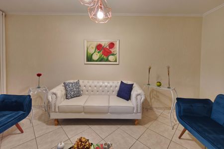 Casa à venda com 205m², 2 quartos e 4 vagas Casa à venda com 205m², 2 quartos e 4 vagasSala