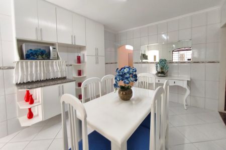 Casa à venda com 205m², 2 quartos e 4 vagas Casa à venda com 205m², 2 quartos e 4 vagasCozinha