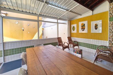 Casa à venda com 205m², 2 quartos e 4 vagas Casa à venda com 205m², 2 quartos e 4 vagasÁrea gourmet