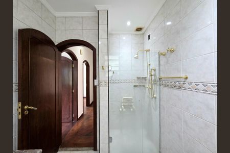 Casa para alugar com 253m², 4 quartos e 2 vagas Casa para alugar com 253m², 4 quartos e 2 vagasBanheiro Social