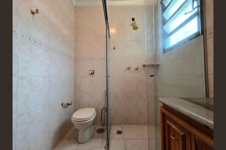 Casa para alugar com 253m², 4 quartos e 2 vagas Casa para alugar com 253m², 4 quartos e 2 vagasBanheiro Edícula