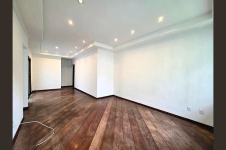 Casa para alugar com 253m², 4 quartos e 2 vagas Casa para alugar com 253m², 4 quartos e 2 vagasSala