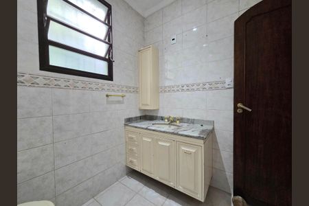 Casa para alugar com 253m², 4 quartos e 2 vagas Casa para alugar com 253m², 4 quartos e 2 vagasBanheiro Social