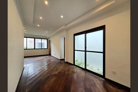 Casa para alugar com 253m², 4 quartos e 2 vagas Casa para alugar com 253m², 4 quartos e 2 vagasSala