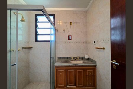 Casa para alugar com 253m², 4 quartos e 2 vagas Casa para alugar com 253m², 4 quartos e 2 vagasBanheiro Edícula