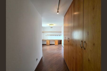 Casa para alugar com 253m², 4 quartos e 2 vagas Casa para alugar com 253m², 4 quartos e 2 vagasQuarto Edícula