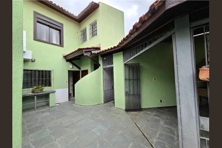 Casa para alugar com 253m², 4 quartos e 2 vagas Casa para alugar com 253m², 4 quartos e 2 vagasEdícula