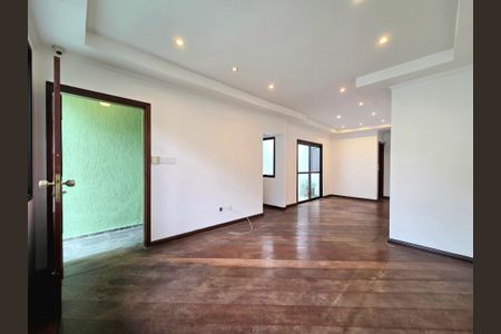 Casa para alugar com 253m², 4 quartos e 2 vagas Casa para alugar com 253m², 4 quartos e 2 vagasSala