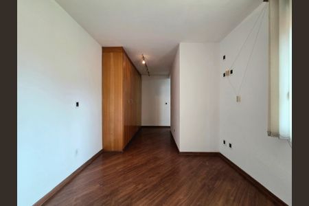 Casa para alugar com 253m², 4 quartos e 2 vagas Casa para alugar com 253m², 4 quartos e 2 vagasQuarto Edícula