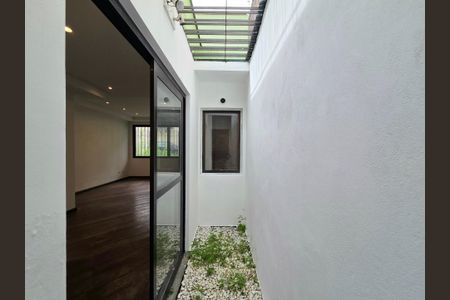 Casa para alugar com 253m², 4 quartos e 2 vagas Casa para alugar com 253m², 4 quartos e 2 vagasÁrea externa