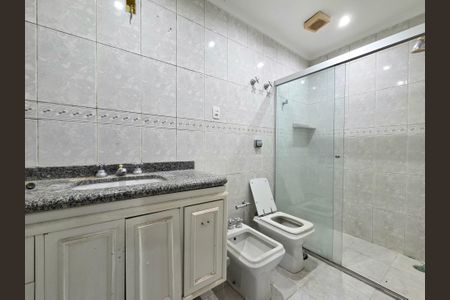 Casa para alugar com 253m², 4 quartos e 2 vagas Casa para alugar com 253m², 4 quartos e 2 vagasBanheiro da Suíte