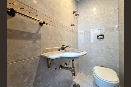 Casa para alugar com 253m², 4 quartos e 2 vagas Casa para alugar com 253m², 4 quartos e 2 vagasLavabo