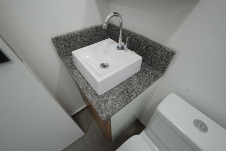 Banheiro de kitnet/studio para alugar com 1 quarto, 18m² em Vila Mariana, São Paulo