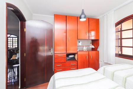 Casa à venda com 320m², 3 quartos e 5 vagasQuarto 2