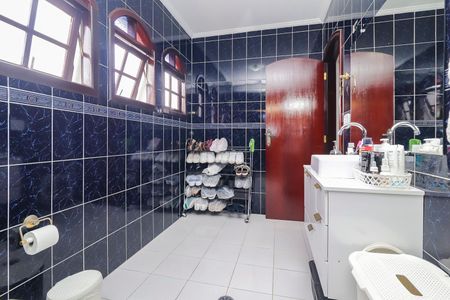 Casa à venda com 320m², 3 quartos e 5 vagasBanheiro da Suíte 1