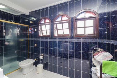 Casa à venda com 320m², 3 quartos e 5 vagasBanheiro da Suíte 1