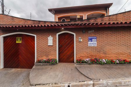Casa à venda com 320m², 3 quartos e 5 vagasFachada