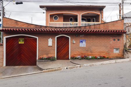 Casa à venda com 320m², 3 quartos e 5 vagasFachada