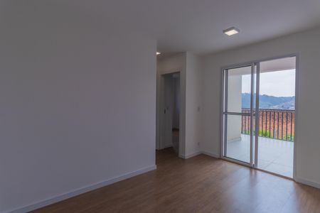 Sala de apartamento para alugar com 2 quartos, 58m² em Roselândia, Cotia