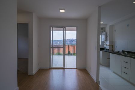 Sala de apartamento para alugar com 2 quartos, 58m² em Roselândia, Cotia