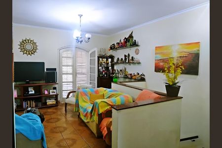 Casa à venda com 3 quartos, 320m² em Parque Peruche, São Paulo