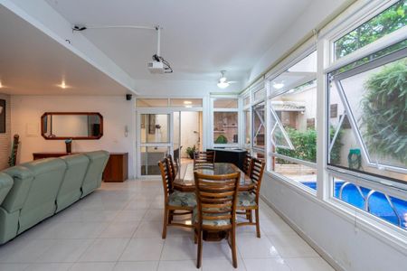 Casa à venda com 4 quartos, 473m² em Chácara Monte Alegre, São Paulo