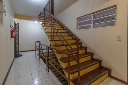 Apartamento à venda com 65m², 2 quartos e 2 vagasEscada