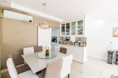 Apartamento à venda com 170m², 3 quartos e 2 vagas Apartamento à venda com 170m², 3 quartos e 2 vagasSala