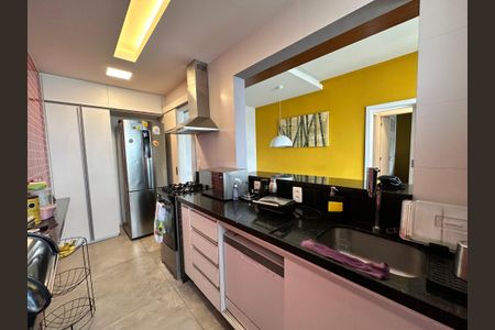 Apartamento à venda com 67m², 2 quartos e 1 vagaCozinha