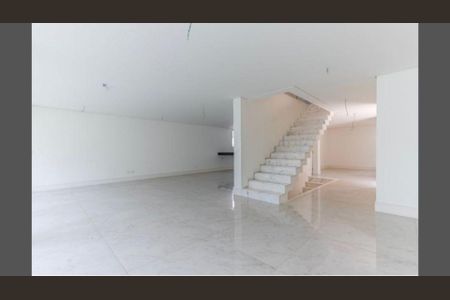 Casa à venda com 3 quartos, 525m² em Vila Elvira, São Paulo