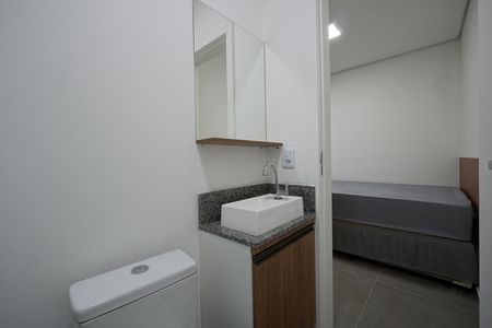 Banheiro de kitnet/studio para alugar com 1 quarto, 20m² em Vila Mariana, São Paulo