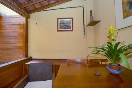 Casa à venda com 3 quartos, 181m² em Água Rasa, São Paulo