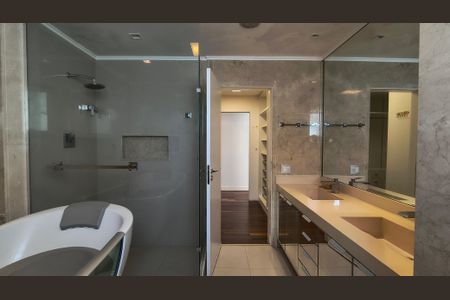 Apartamento para alugar com 300m², 4 quartos e 3 vagas Apartamento para alugar com 300m², 4 quartos e 3 vagasBanheiro da Suíte 1