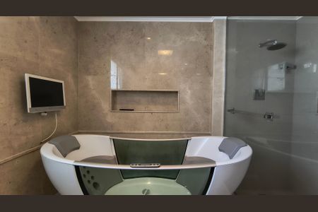 Apartamento para alugar com 300m², 4 quartos e 3 vagas Apartamento para alugar com 300m², 4 quartos e 3 vagasBanheiro da Suíte 1