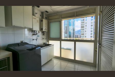 Apartamento para alugar com 300m², 4 quartos e 3 vagas Apartamento para alugar com 300m², 4 quartos e 3 vagasCozinha e Área de Serviço