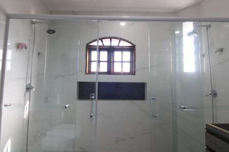 Casa para alugar com 358m², 7 quartos e 3 vagasBanheiro do Quarto 1