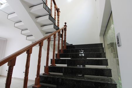 Casa para alugar com 358m², 7 quartos e 3 vagasEscada