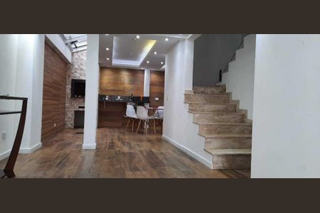 Sala de casa para alugar com 4 quartos, 300m² em Xaxim, Curitiba