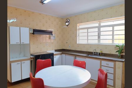 Casa à venda com 190m², 3 quartos e 2 vagas Casa à venda com 190m², 3 quartos e 2 vagasCozinha