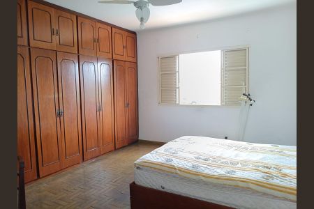 Casa à venda com 190m², 3 quartos e 2 vagas Casa à venda com 190m², 3 quartos e 2 vagasQuarto